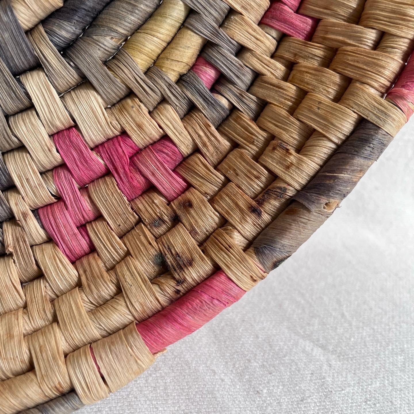 Round Colorful Basket Tray