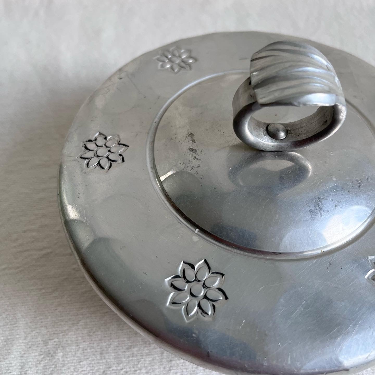 Stamped Aluminum Bowl w Lid