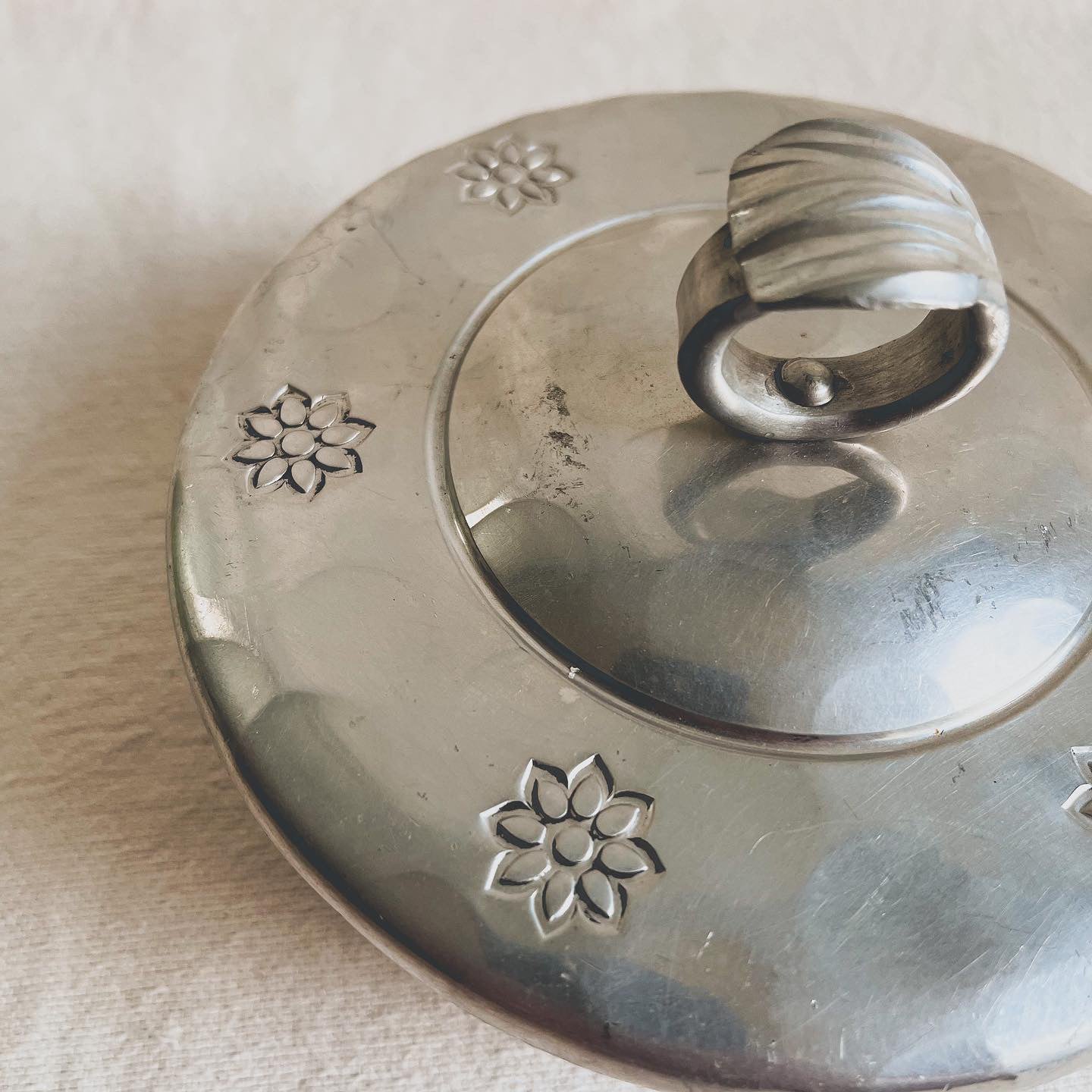 Stamped Aluminum Bowl w Lid