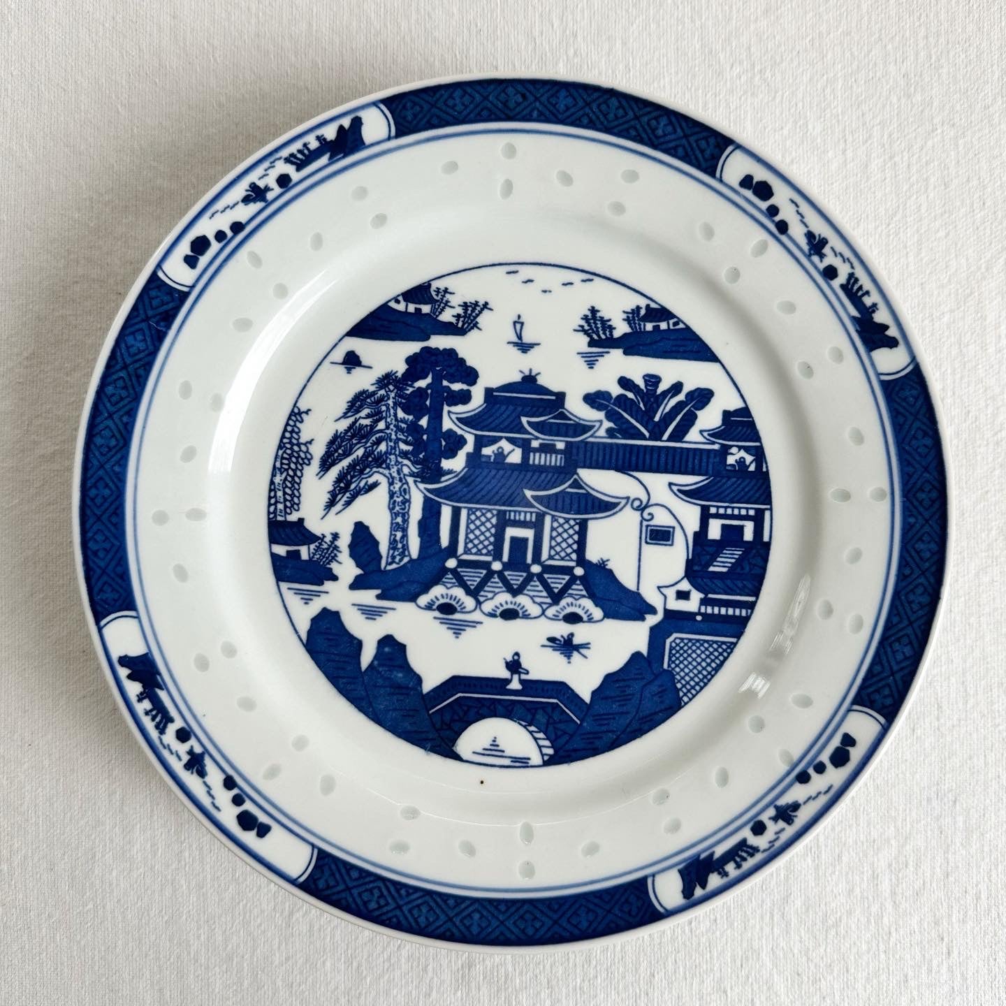 Jingdezhen Zhi Blue + White Porcelain Pagoda Scene set, Rice Grain Pattern