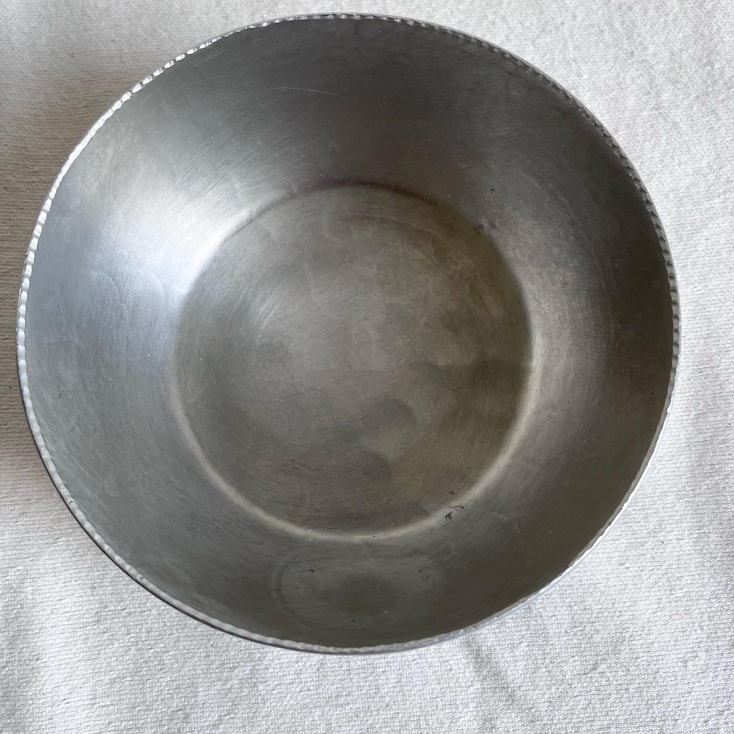 Stamped Aluminum Bowl w Lid