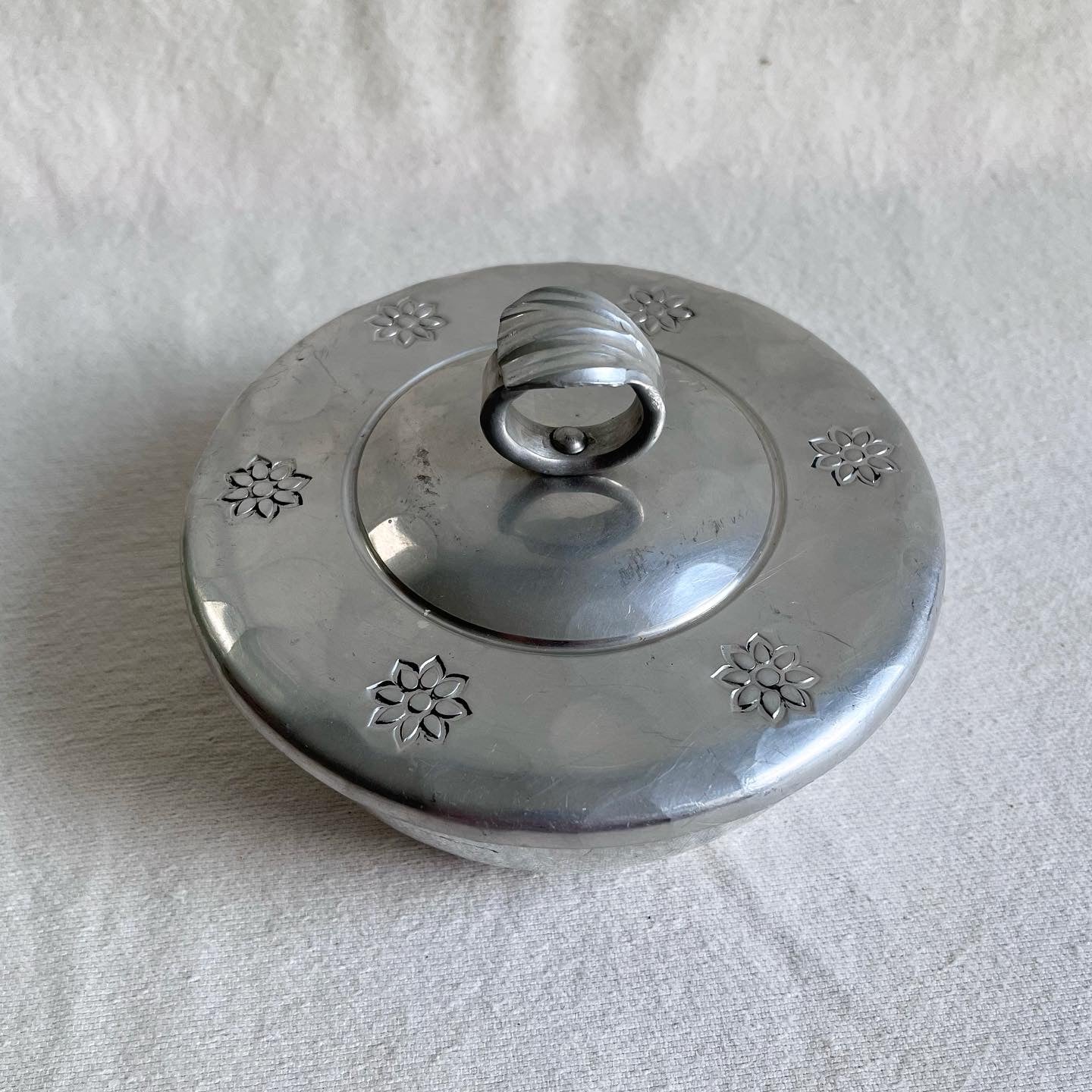 Stamped Aluminum Bowl w Lid