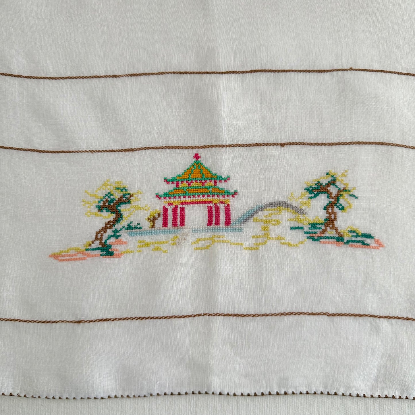 Japanese Pagoda Scene Tablecloth w Napkins