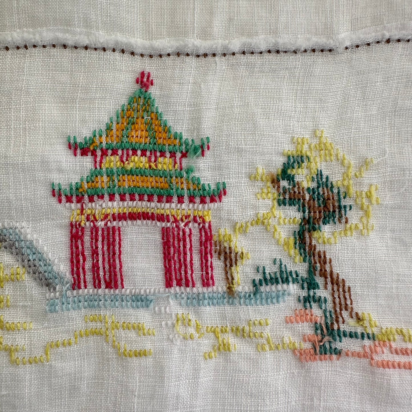 Japanese Pagoda Scene Tablecloth w Napkins