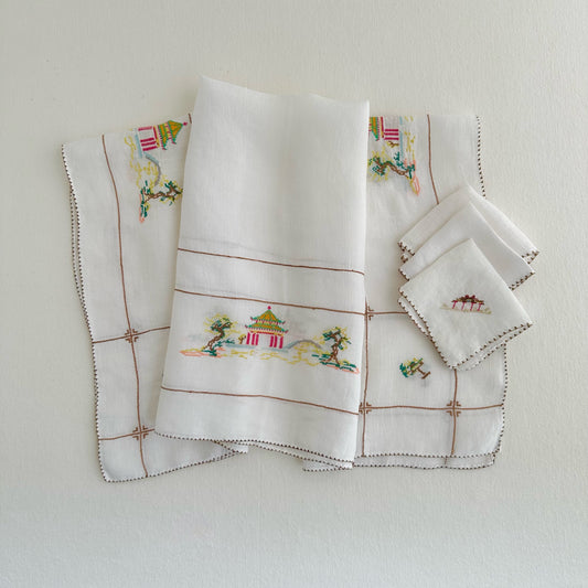 Japanese Pagoda Scene Tablecloth w Napkins