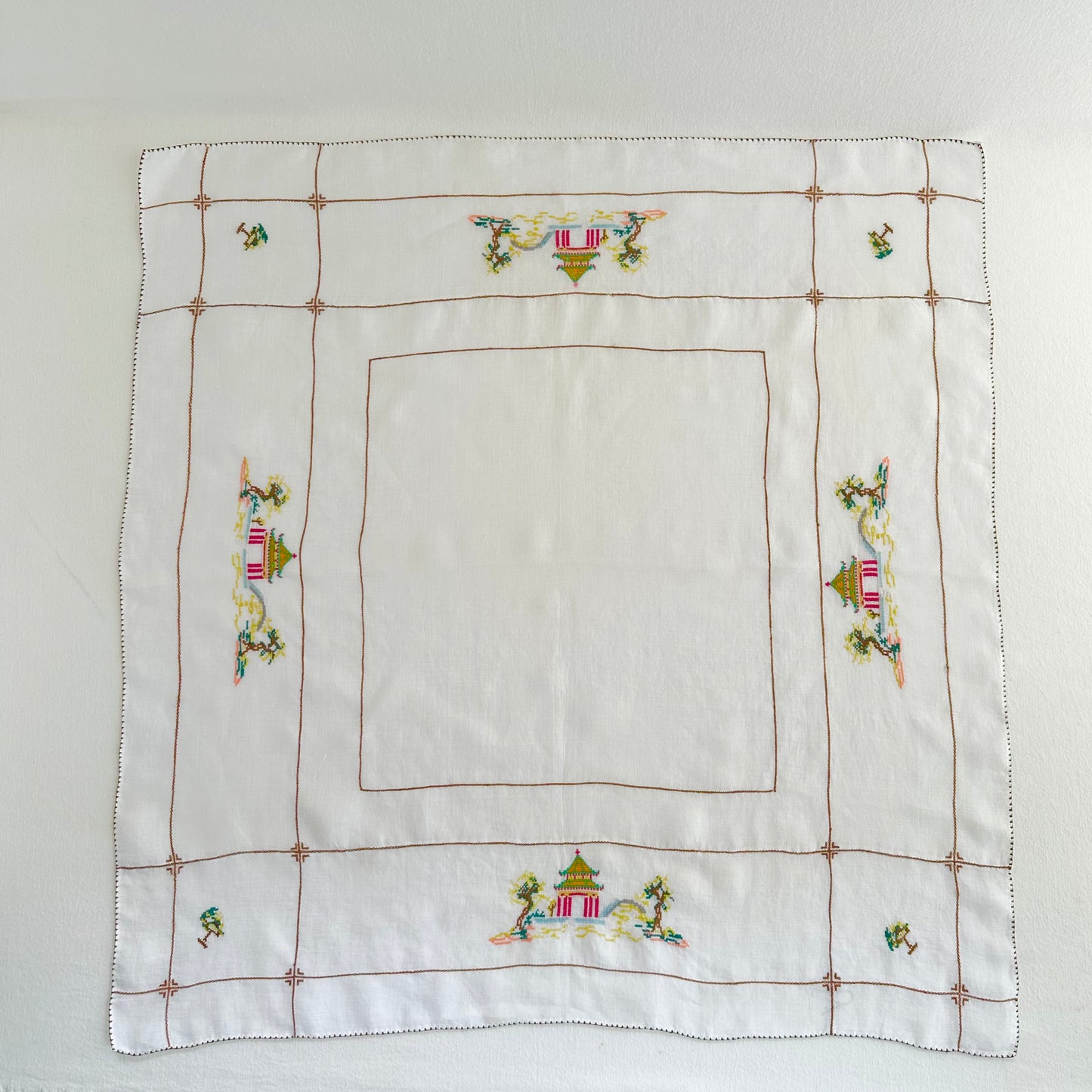 Japanese Pagoda Scene Tablecloth w Napkins
