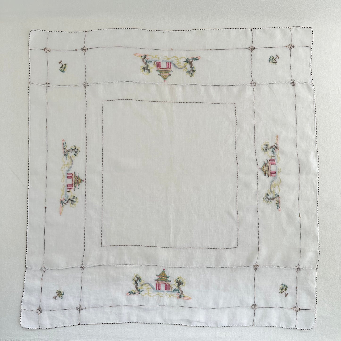 Japanese Pagoda Scene Tablecloth w Napkins
